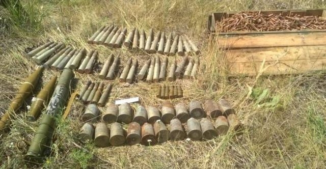 На Луганщине обнаружены два тайника с боеприпасами