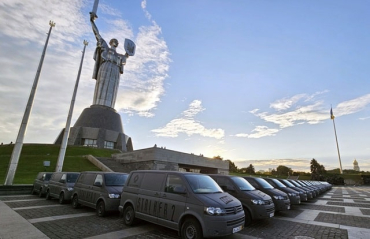 Фонд MK Foundation передав 100 фургонів Volkswagen Transporter для прикордонників у зоні бойових дій