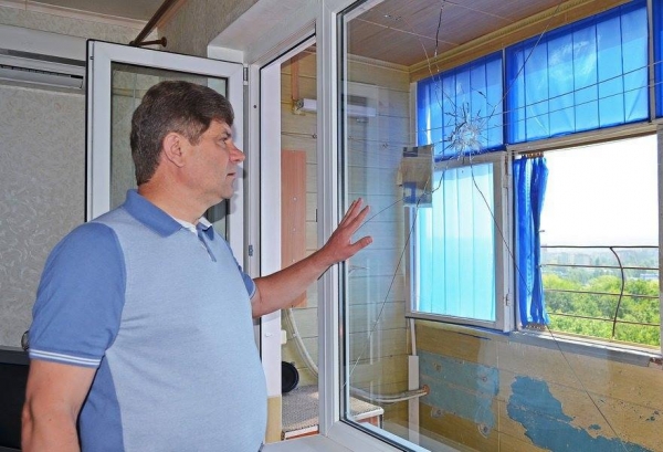Мэр Луганска полюбовался на простреленные окна