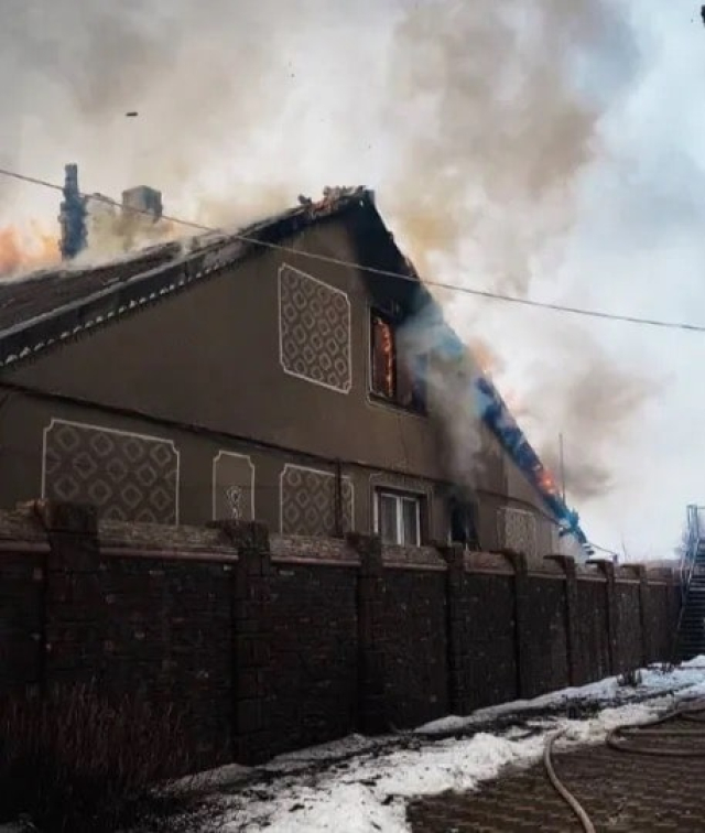 В прифронтовой Сватово сгорел дом с оккупантами