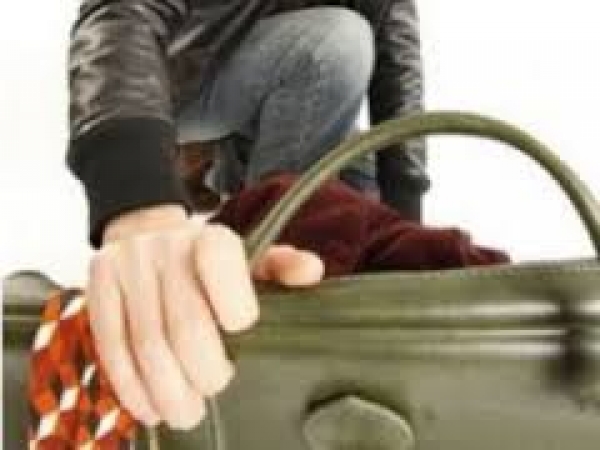 Грабителей по-прежнему привлекают золото и сумки