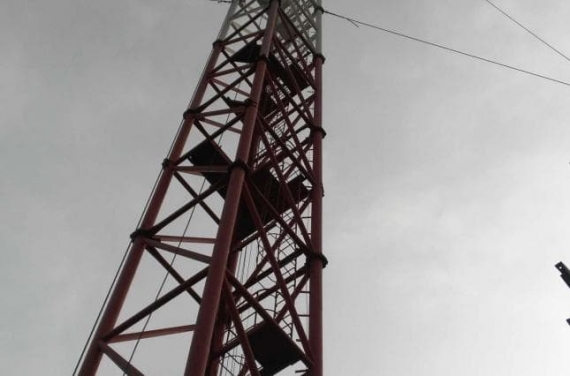 48 метров телевизионной башни в Новоайдарском районе уже смонтировали