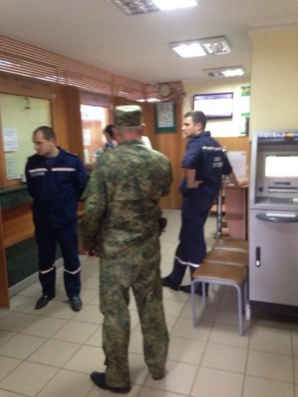 На Луганщине в отделениях "Ощадбанка" искали взрывчатку