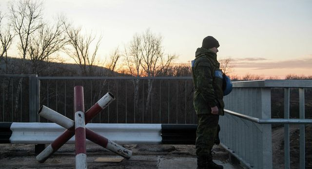 Боевики не выпускают жителей ОРЛО на свободную территорию Украины