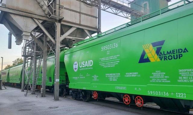 Проект USAID передал компании «Алмейда Груп» 25 вагонов-зерновозов