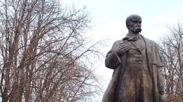 Оккупанты в Луганске решили перенести памятник Тарасу Шевченко в Луганске