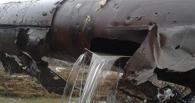 Боевики обстреляли магистральный водопровод, повреждена ЛЭП