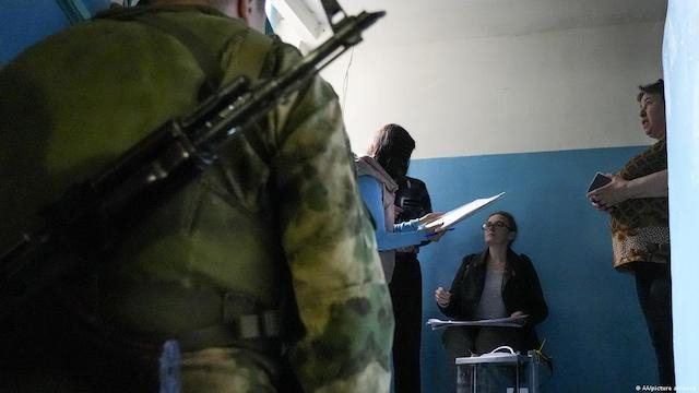 На оккупированной Луганщине под дулом автоматов «выбирают» президента РФ