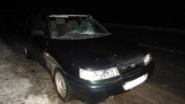 В Беловодском районе под колесами автомобиля погибла женщина